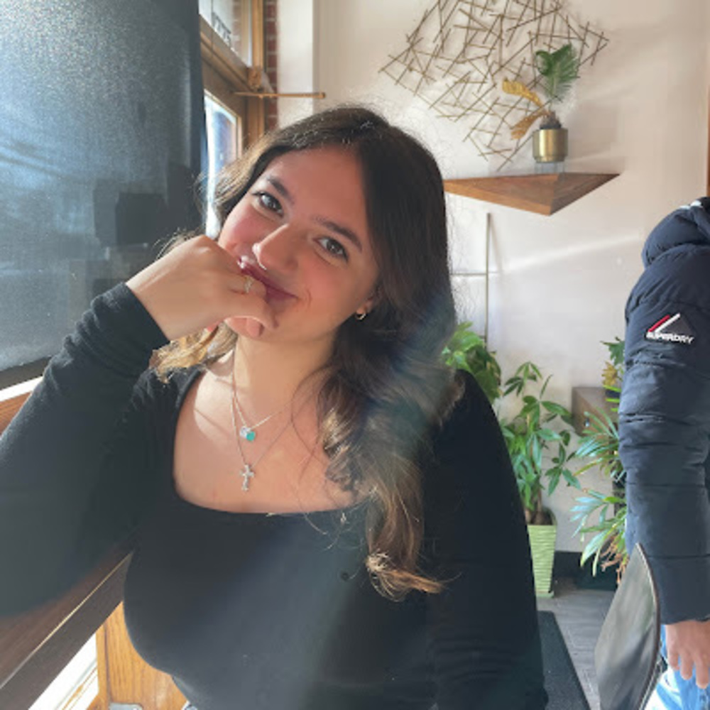 Meet your Posher, Daniela